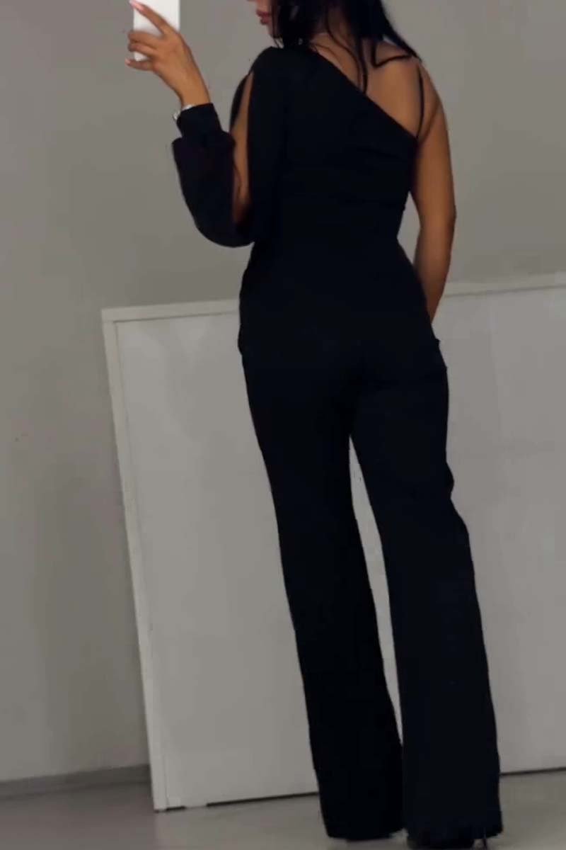 Divatos és szexi női jumpsuit ferde vállú és magas hasítékkal