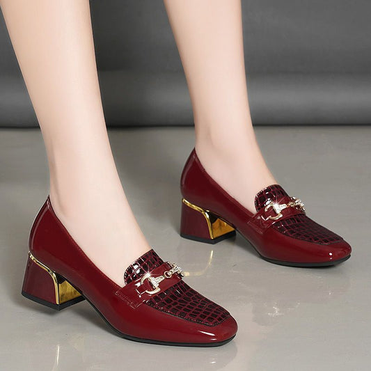 2023-as új női középsarkú bőrcipők