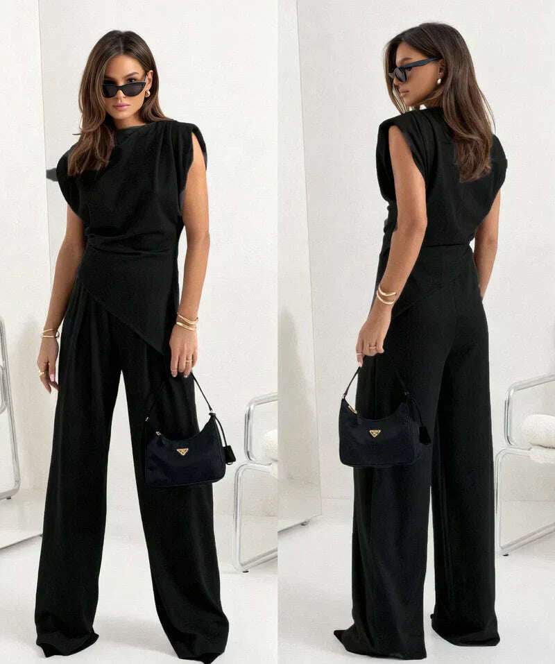 Elegáns, egyrészes szett nőknek