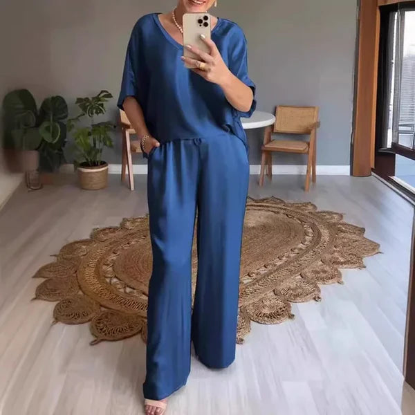 Elegáns női öltöny