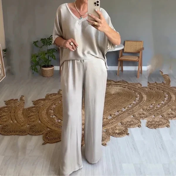 Elegáns női öltöny