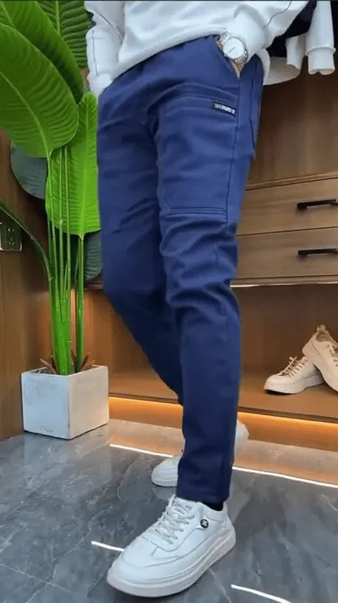Férfi, nagy nyúlású, több zsebes Skinny Cargo nadrág